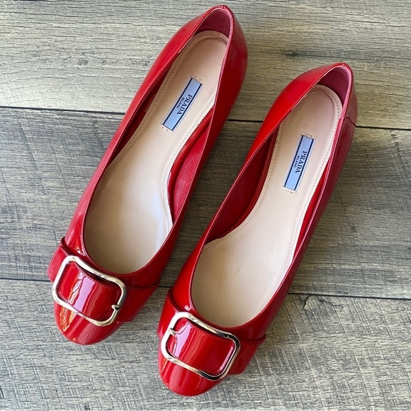 NWT Prada Red Patten Leather Ballet Flats Rounded Toe Gold Buckle Size 41.5 - Picture 14 of 14